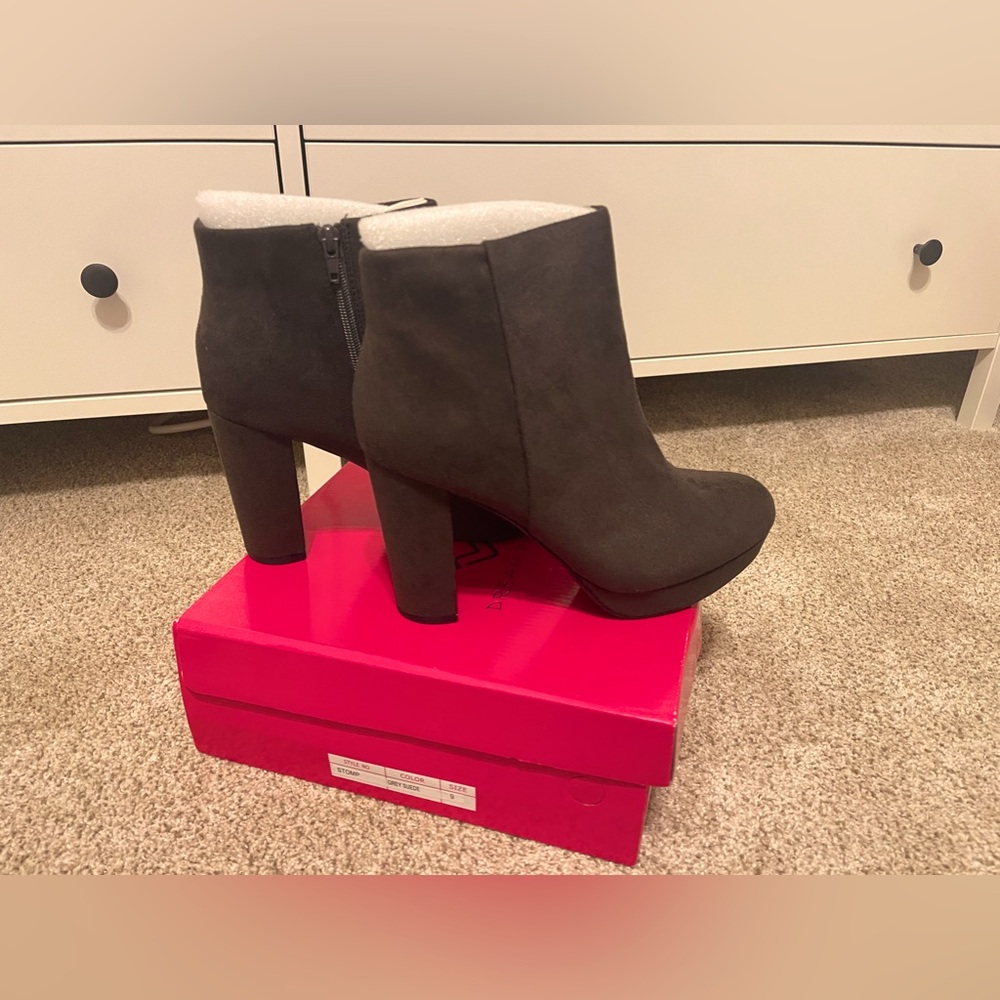 New in box Gray suede size 9 heeled stomp booties